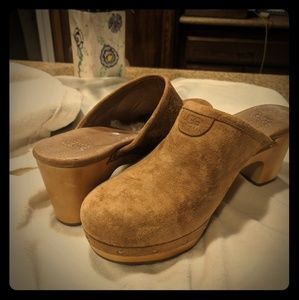Ugg clogs